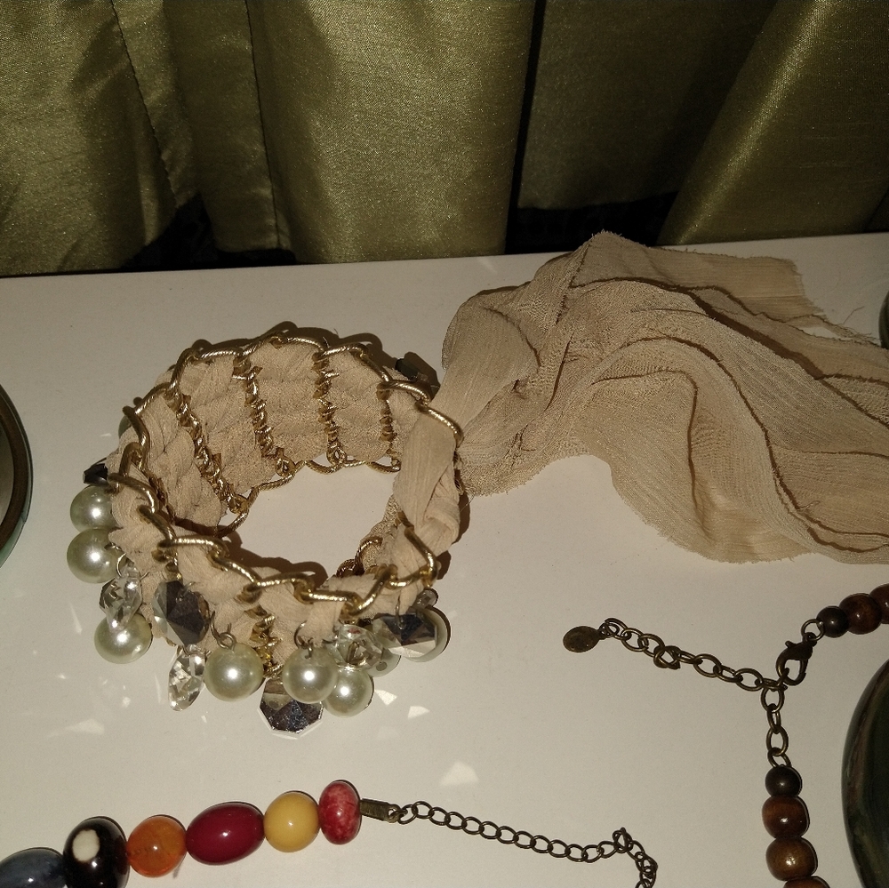 Jewelry - Picture 2 of 10